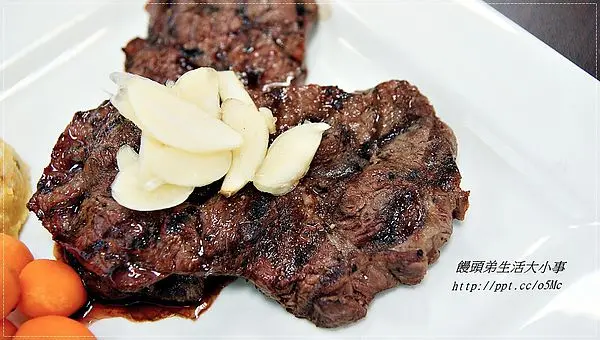【食記/新北市】捷運美食～多汁香嫩的口感觸及您的味蕾♪鐵牛原味碳烤牛排♪