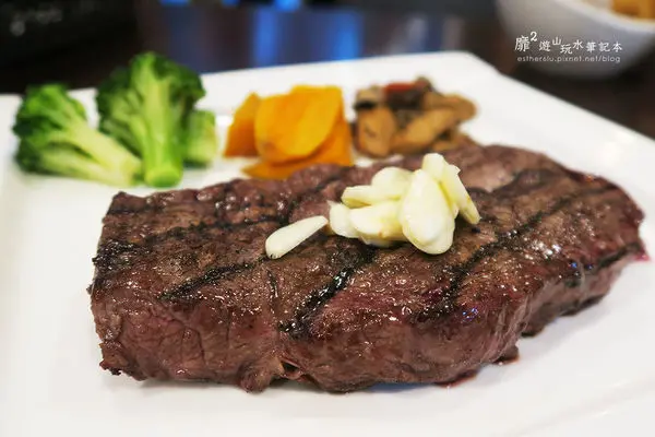 板橋牛排餐廳~鐵牛原味碳烤牛排
