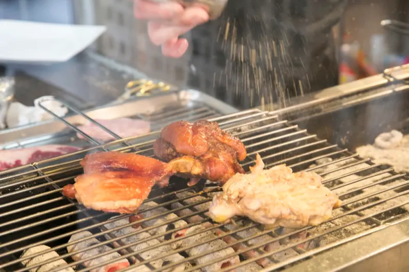 【板橋】鐵牛原味碳烤牛排｜肉食族也能大飽口福的地方，原汁原味完美呈現 · 算命的說我很愛吃