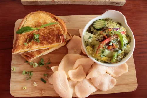 【高雄美食】樂樂將異國風味料理，巨無霸大起司餃子製作方法曝光(機密)噓～