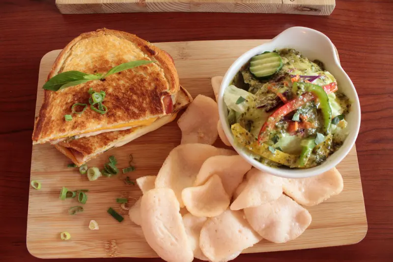 【高雄美食】樂樂將異國風味料理，巨無霸大起司餃子製作方法曝光(機密)噓～