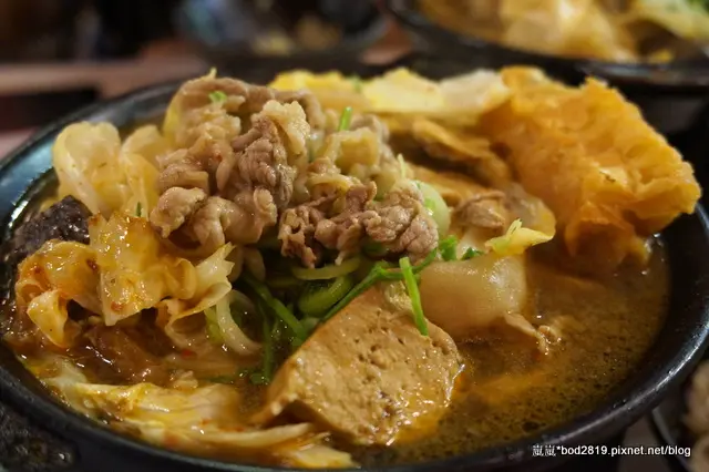 【台中逢甲】那個鍋(逢甲総本鋪)－可選辣度的麻辣小火鍋，那個麵、那個飯吃到飽！（與東海店比較）