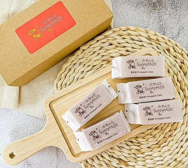 (宅配美食)微熱山丘SunnyHills 必買伴手禮手信推薦 台灣人氣鳳梨酥品牌 土鳳梨酥10入禮盒附環保提袋 美味送禮推薦