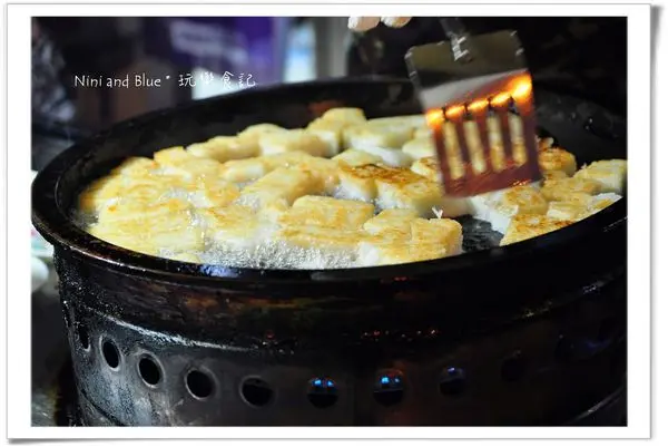 【彰化】民族路宵夜美食小吃，無名攤車的好吃菜頭粿蘿蔔糕、燉湯