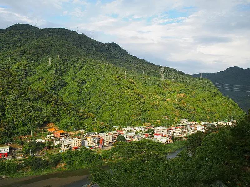 【新北市】享受私人空間獨覽湖光山色的下午茶時光　湖光山舍新店