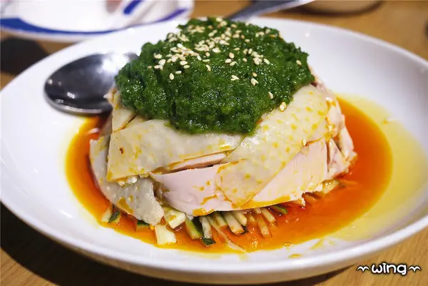 ［台北信義區］創意美味川菜。【開飯川食堂/阪急店】蔥椒好麻雞/臭豆腐撞皮蛋/五更腸旺/黃金美人腿套餐(捷運市政府站附近美食餐廳)        
      