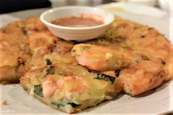 [台北韓式]信義區市府站「韓川館」信義區料多實在的平價韓式/又厚又多料的海鮮煎餅/小菜無限續吃飽飽/多種套餐好划算/附菜單