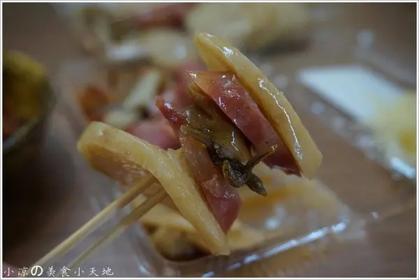 『台中。西屯區』║古早味黃金99腸║逢甲有三腸 ➤米腸➤香腸&大腸─三腸之堡