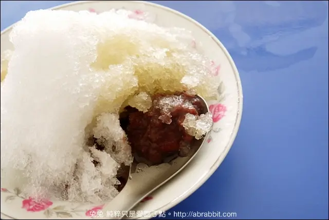 [台南]杏仁伯豆腐冰店--前體育場原始老店，好吃唷。