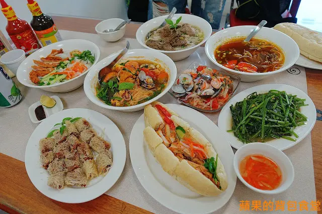 [食記] 新竹東區-明昌越式餐館 清爽涼拌米線消暑夠味 法國麵包鬆Q好入口 海鮮沙拉份量足足 新竹美食