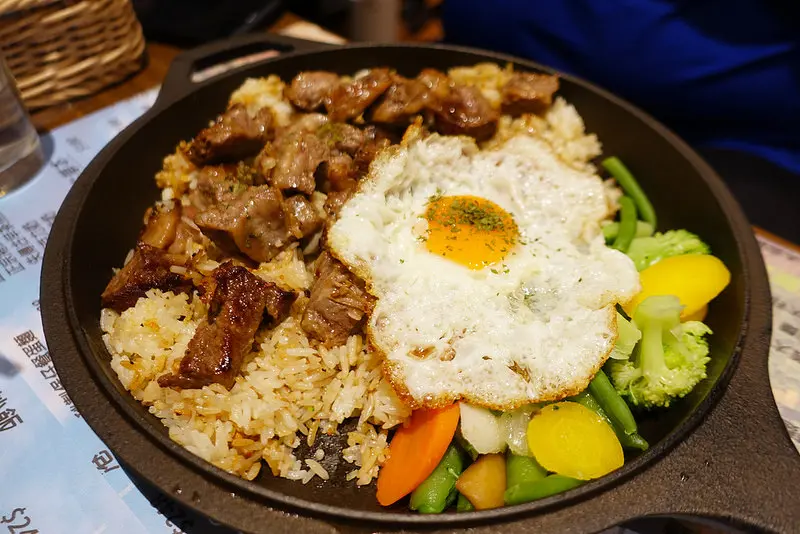 (胖樺食記)捷運信義安和站推薦美食「徠一咖啡Lei Cafe」/港式茶餐廳/義大利麵/無菜單料理/老火煲湯/大份量安格斯牛腩湯麵/冰滴咖啡/大安區國泰醫院旁/愛評體驗券特別邀約