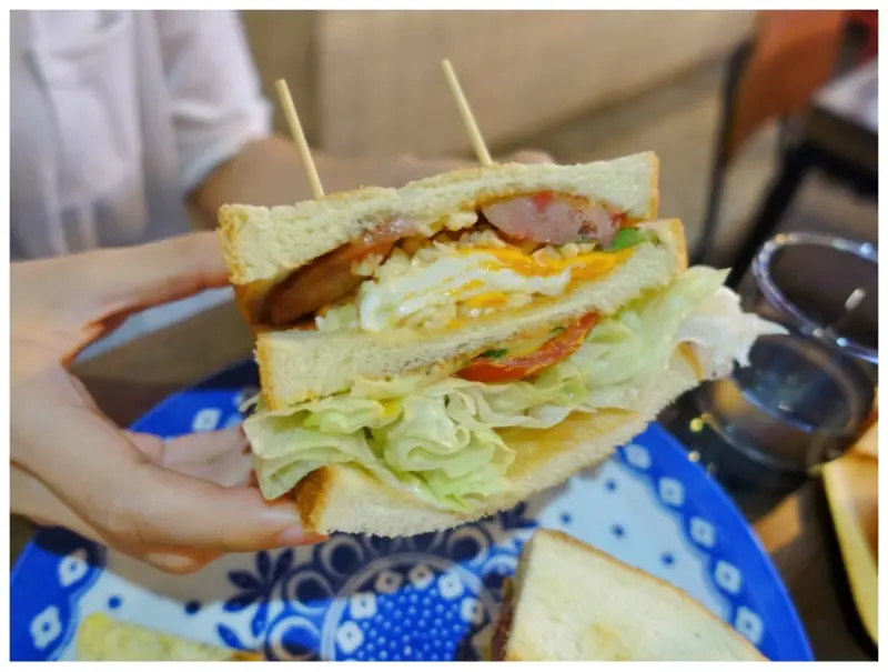 中山區咖啡廳｜坐坐咖啡，老宅隱身巷弄超大份量全手作早餐，小鳥胃要踏入請三思！捷運中山站