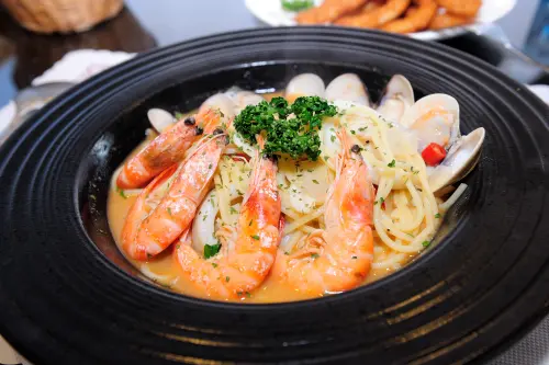 新北三芝【海豚咖啡】～玩沙看海景の景觀親子餐廳@淺水灣7-11樓上