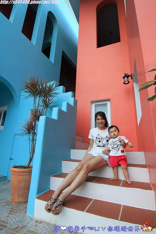 【宿▍屏東】美好墾丁旅閣ღ漆上鮮艷的色彩，像掉進了童話故事的小屋