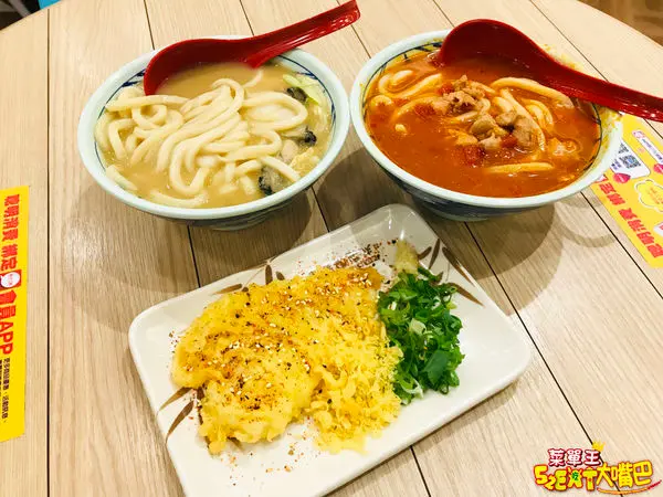 台中新光三越美食烏龍麵》丸龜製麵菜單價位大公開！百吃不厭源自日本的道地口感彈牙烏龍麵～台中大遠百必吃美食小吃餐廳推薦。