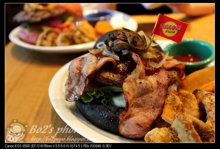 
【窩客島活動】台南.中西-DACOZ!大口吃美式火烤100%純牛肉漢堡(Focus 12樓)
