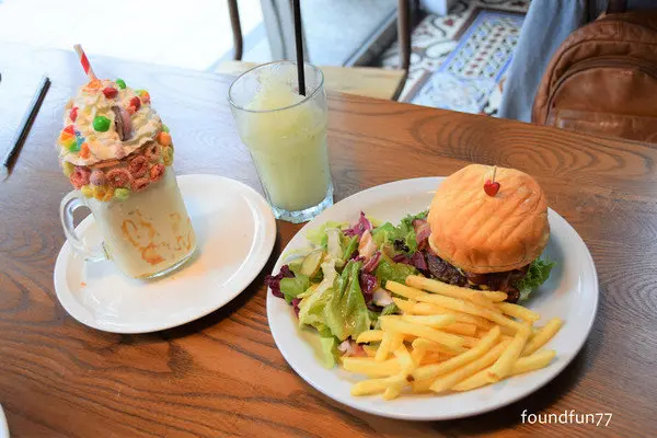 瘋狂奶昔大漢堡經典美式1Bite2Go Café & Deli信義店