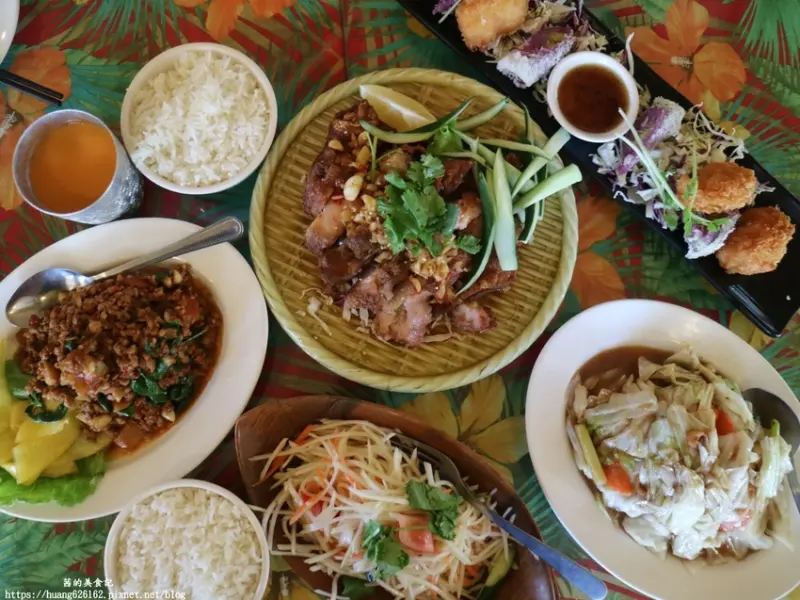 【新北八里區】八里泰式料理推薦『小島泰式料理-八里店』現在還有沙坑、送汽球 大人吃的開心,小孩玩的更開心~