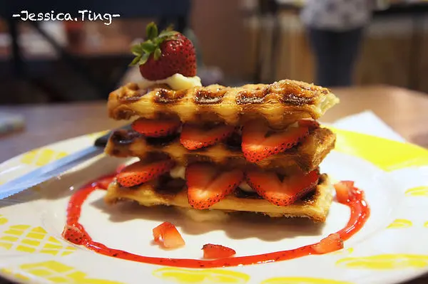 《食記》台北內湖區。2F Lite貳拂咖啡 - 初嚐丹麥鬆餅的好滋味