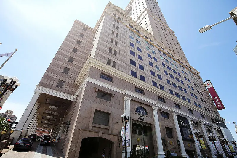 【高雄前金】漢來大飯店 - 交通便利.客房在15~19樓及26~42樓.一覽高雄景觀.早餐還有海港自助餐廳還是翠園餐廳可供選擇