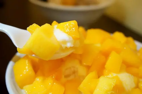 【新竹．城隍廟美食推薦】芒果遇到冰-時通通都在小米肚子裡(包心粉圓/挫冰/甜點/冰淇淋/雪花冰/竹東)-踢小米食記