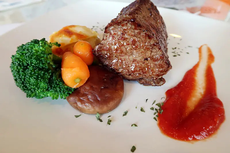 ▌台中美食 ▌日盛精緻牛排館 ♡ 台中一中附近的肉品批發專賣店 & 日盛牛肉牛排館