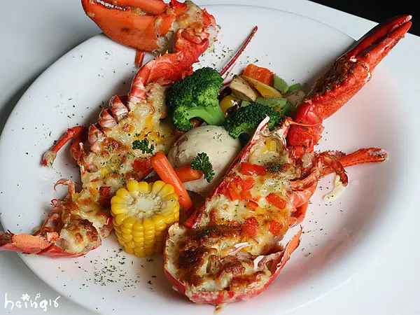 【食記】台北*東區。Cape 31*台北最強波士頓活龍蝦餐廳 平價美味義大利麵 海鮮醬牛排 海角31 東區不限時餐廳 國父紀念館 商業午餐 捷運藍線美食