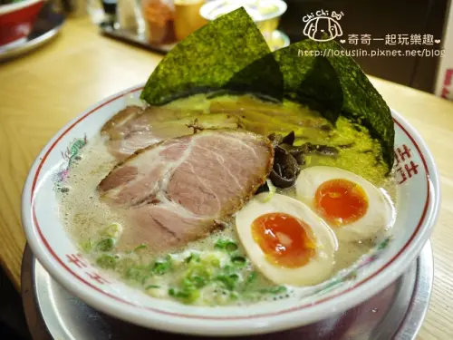 台南 豚骨家  讓我一碗入魂的特製濃厚博多豚骨拉麵