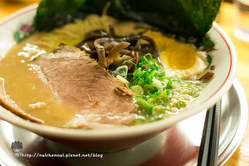 排隊拉麵。超濃厚的豚骨油脂。一碗入魂-豚骨家