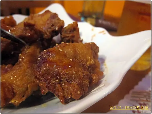 高雄新興區=<食>沒看過星星也要吃過韓式炸雞 韓巢炸雞-新堀江店=