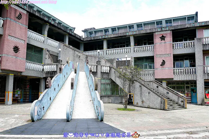 【宜蘭▍親子景點】中山國小ღ太刺激了~二樓高的溜滑梯讓你一次玩過癮