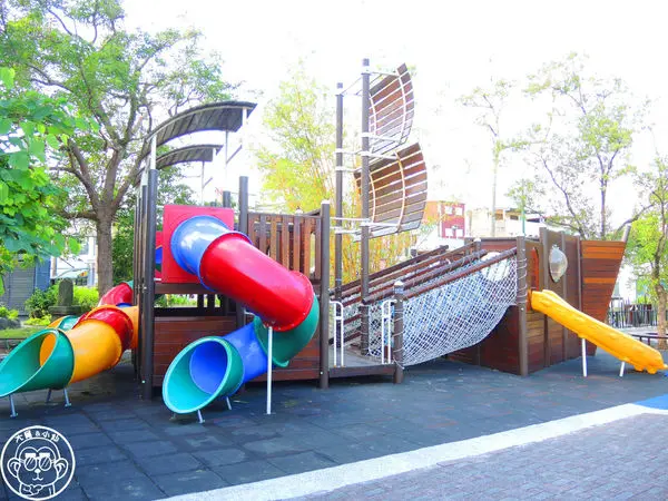 作伙來企投【宜蘭･中山國小】四座溜滑梯讓小朋友玩瘋了        
      