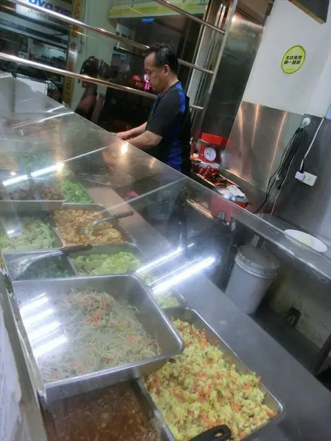 名廚燒臘店 -內科料多好吃的三寶飯