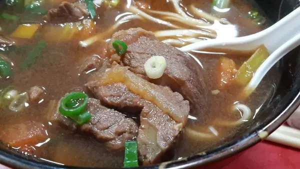 【新竹湖口-食】中山牛肉麵--被排隊人潮所吸引