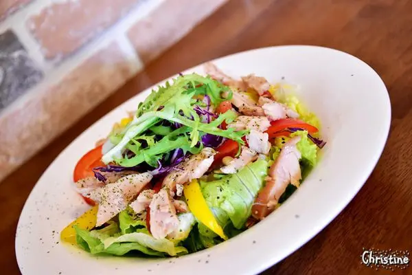 【新北。美食】 新莊 / PB咖啡，彼得好咖啡，木質舒適的咖啡店，早午餐 / 三明治 / 義大利麵 / 帕尼尼 / 沙拉 / 咖啡 / 茶飲冰沙，提供Wifi，提供插座，無限時用餐，新泰路口，近捷運新