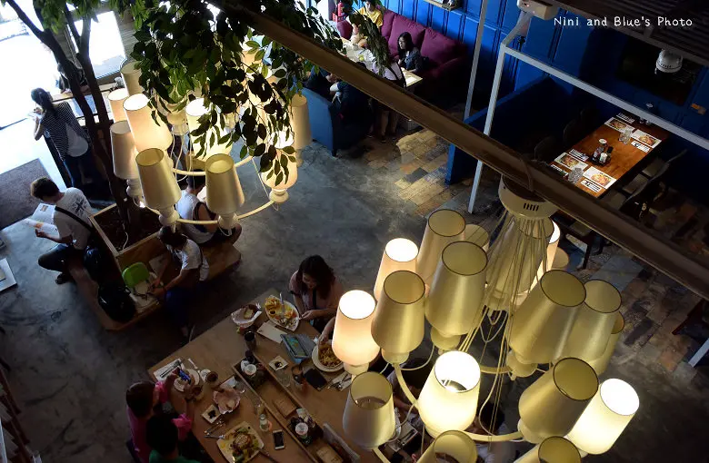 【台中公益路】貳樓餐廳公益店Second Floor Cafe，早午餐、商業午餐、下午茶、晚餐通通有，寵物友善餐廳。早上八點營業，人潮少了些，用餐環境更愜意