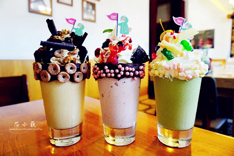 貳樓餐廳 Second Floor Cafe 公益店。夏季新品，新推出的奶昔山，可以吃又可以喝的奶昔甜點!