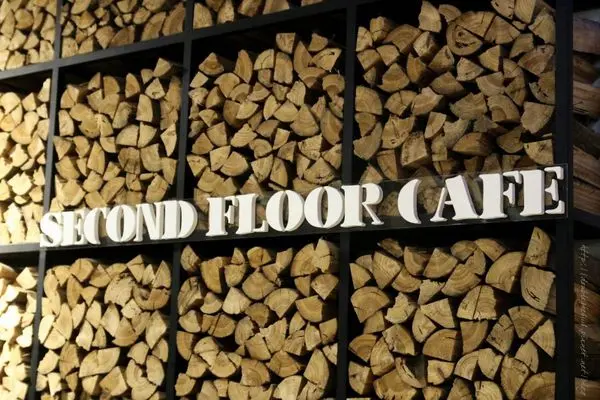 【食記】颱風天依舊是排隊超人氣│台中南屯Second Floor Cafe 貳樓(公益店)