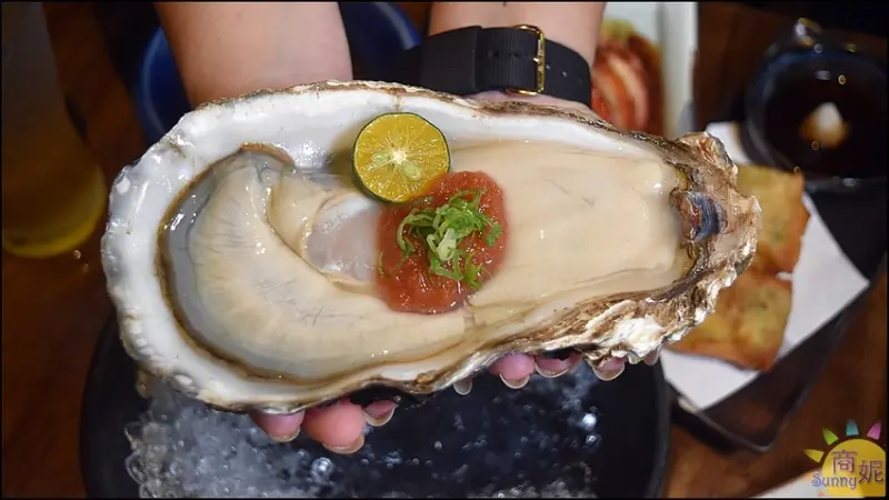 比兩個手掌大生蠔鮮甜好吃預約才能吃到!台中超狂特色居酒屋~將軍府