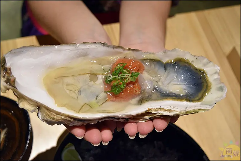 超誇張大到靠北大生蠔兩隻手都無法掌握!網路高評價好吃居酒屋。將軍府。服務優食材新鮮串燒功夫一流@sunny吃喝遊樂