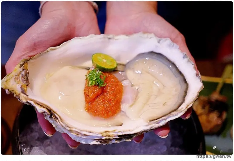 台中巨無霸生蠔在這裡！營業到凌晨2點、現點現烤宵夜串燒，想吃記得先預訂～