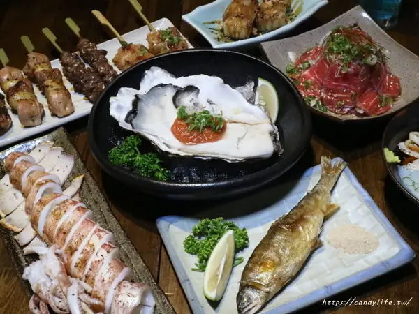 台中美食│將軍府〃日式居酒屋推薦！比手掌還要大的大生蠔超激推～還有串燒烤物也一級棒！        
      