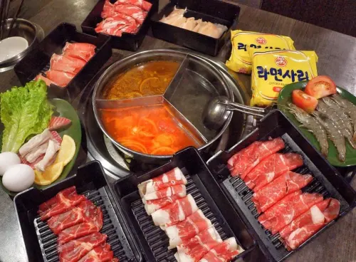 西門町超夯吃到飽火鍋店！直接爆滿排隊給你看 ● 天外天精緻火鍋專賣店 | 台北萬華美食