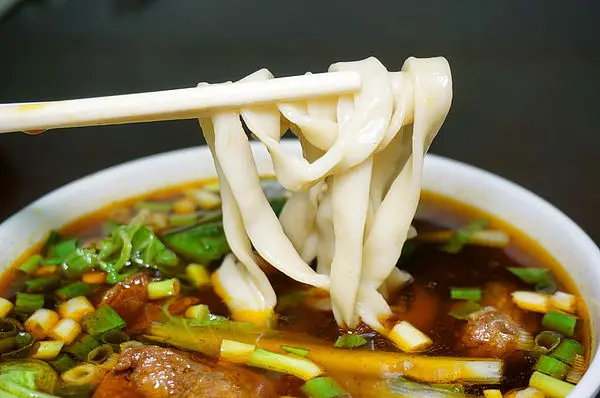 【新竹．美食推薦】大東北韭菜盒子牛肉麵--香嗆有勁外酥內Q盒子(食品路/西大路/好停車)--踢小米食記 (21)