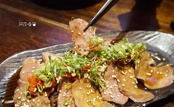 【忠孝敦化│居酒屋】台北東區『一号基地炭火食堂 ダイニングバー』燒肉、調酒，種類多種的日式工業風