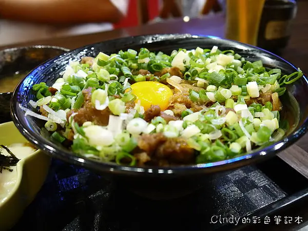 台北【新丼】難得一見的美味日式丼飯(牛/豬/海鮮)‧我新丼了，你