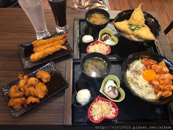 圓圓家愛吃貨—日式丼飯，超高cp值的超大份量丼飯，21種創意口味，有選擇障礙的人跟圓圓媽挑一樣就對了