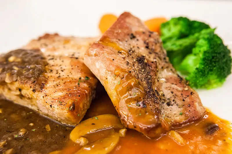 |食|台中北區 一中商圈內的白色餐館 懷特.朵兒WHITE DOOR