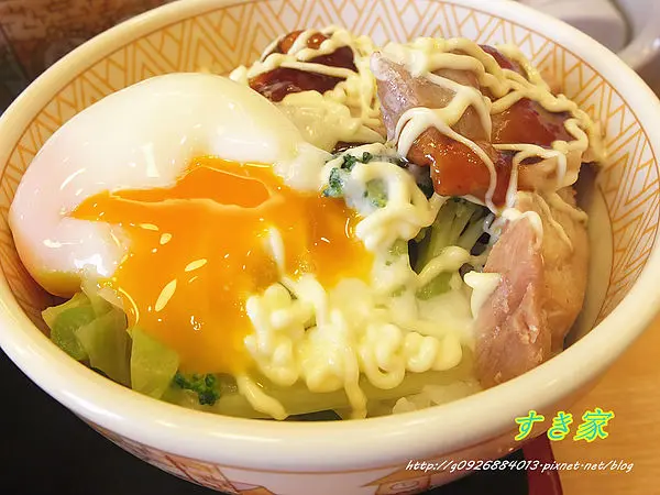 【台北市】中正區。捷運古亭站。日本平價牛丼連鎖店❤すき家 SUKIYA❤進軍台灣市場，再次掀起排隊熱潮