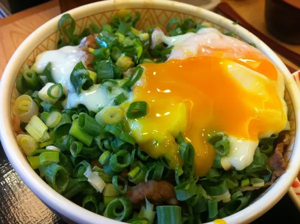 [中正區] 完食超人氣 ♥蔥溫玉牛丼♥ 日本平價丼飯『すき家』(Sukiya) ＃古亭